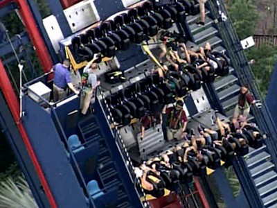 Contingente argentino atrapado en lo alto de una montaña rusa