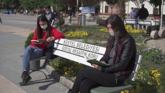 Coronavirus: Bancos diseñados para la distancia social