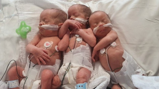 Parto histórico: nacieron trillizos idénticos en Gales