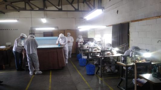 Presos bonaerenses fabricaron 85.000 barbijos en un mes