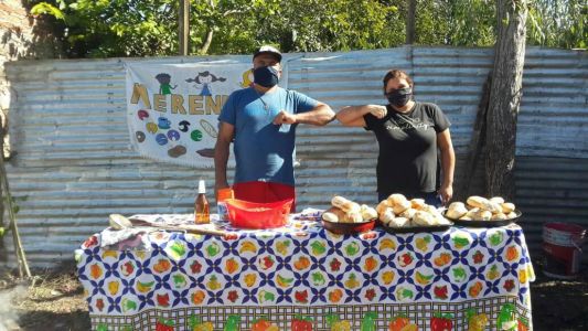 Perdió su empleo y no bajó los brazos: tiene un merendero en su casa
