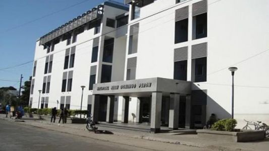 Un hombre intentó matar a su pareja a puñaladas frente a uno de sus hijos