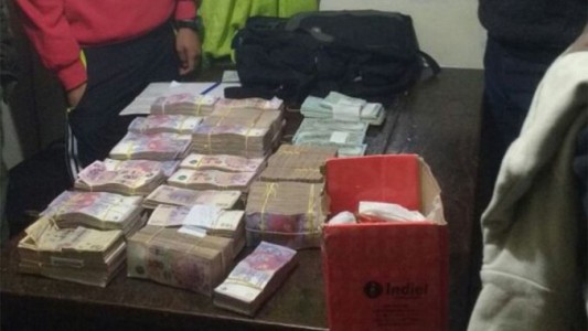 Los perseguía Gendarmería y desde el auto arrojaron más de un millón de pesos