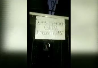 Vecinos de la Villa 1-11-14 instalaron una cabina sanitizante