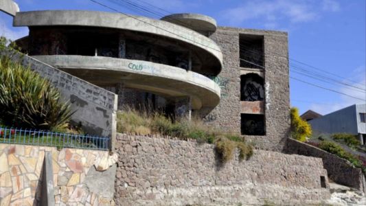 Una mujer se tiró de un segundo piso para evitar ser asesinada por su ex pareja