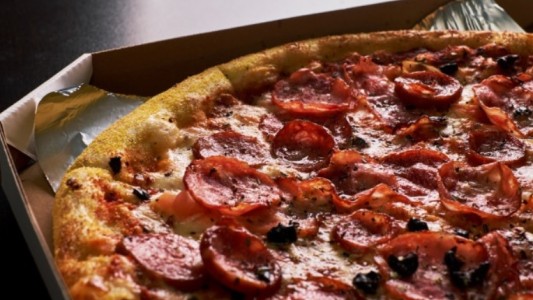 Pizzería ganó dinero comprando sus propias pizzas a través de una app