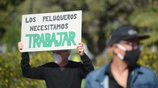 Peluqueros de La Plata preparan la "Marcha de las Tijeras 2"