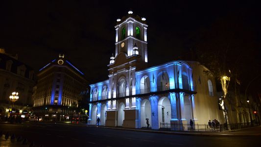 Aniversario del 25 de mayo: la Ciudad iluminará monumentos y fachadas de edicios de celeste y blanco