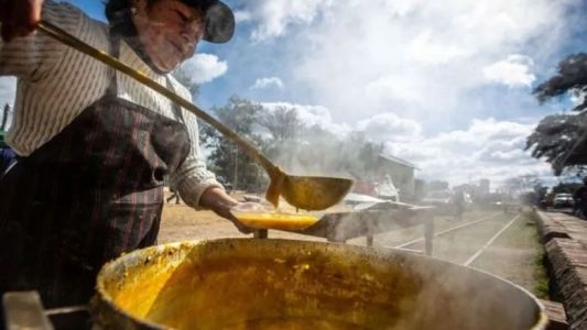 "Locro solidario, en el club de tu barrio" es el lema de seis organizadores
