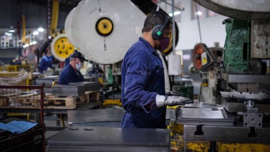 Autorizan nuevas actividades en 9 distritos bonaerenses