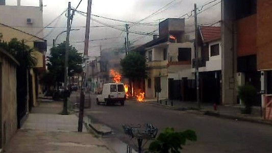 Tres niños murieron y su madre resultó herida por incendio en su casa al cae una frazada sobre una estufa