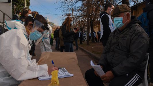 Cómo es vivir en un barrio aislado por el coronavirus: testimonios de vecinos de Villa Azul