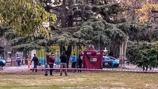 Encuentran muerto a un hombre con un balazo en la cabeza frente al Parque Saavedra