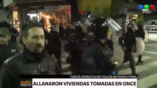 Allanaron viviendas tomadas en Once