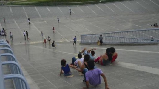 Niña de 12 años murió luego de golpearse la cabeza al tirarse en "culipatín" por el techo del Centro Cultural de Córdoba