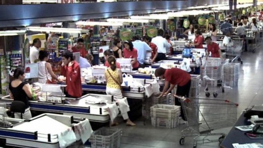 Piden que no haya despidos en supermercados por el descanso dominical