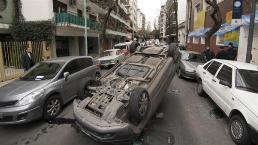 Chocó y volcó en Belgrano: tenía un grado de alcohol 5 veces mayor al autorizado para manejar
