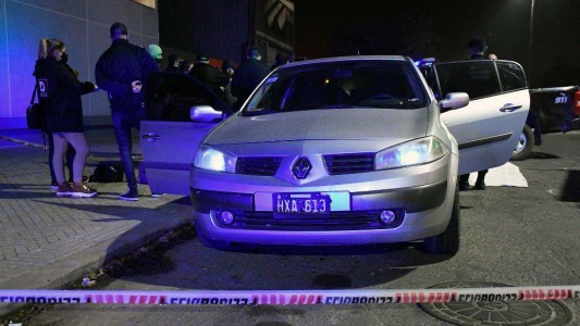 Emboscaron y acribillaron de 18 balazos a un joven en Rosario