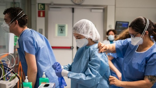 Promulgaron ley con eximición transitoria de Ganancias a trabajadores de salud y fuerzas de seguridad