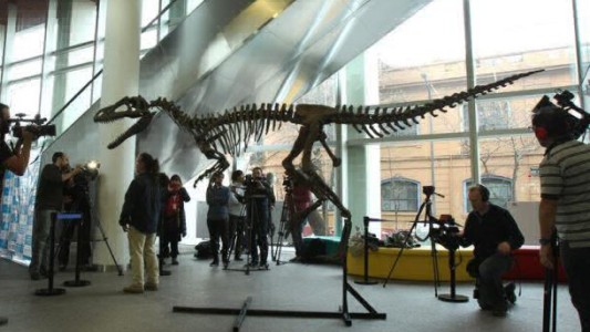 Presentaron a Gualicho, el dinosaurio de la Patagonia con manos extraordinarias