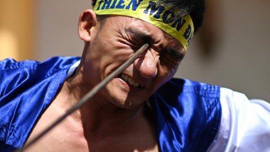 Doblar metal con el ojo, la nariz o el torso: Thien Mon Dao, el arte marcial que vuelve