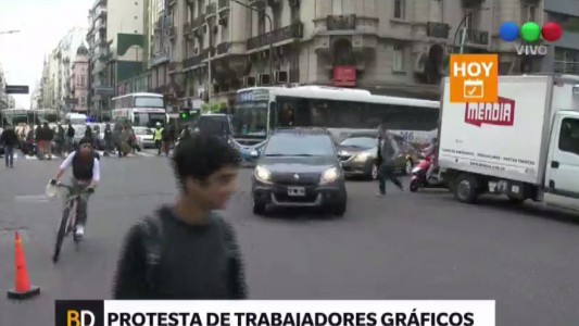 Trabajadores gráficos cortan Corrientes y Callao