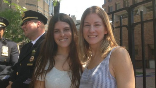 Turista argentina se olvidó la mochila con tres mil dólares en el subte de Nueva York y se los devolvieron