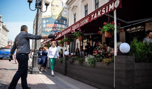 Moscú flexibiliza el aislamiento y reabren restaurantes y espacios culturales