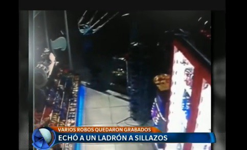 Video: cansado de los robos, comerciante se defendió a los sillazos