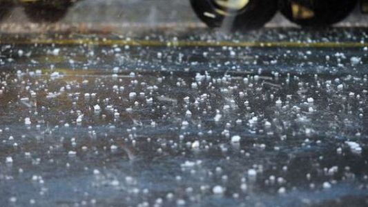 Rige una alerta por tormentas fuertes y posible caída de granizo