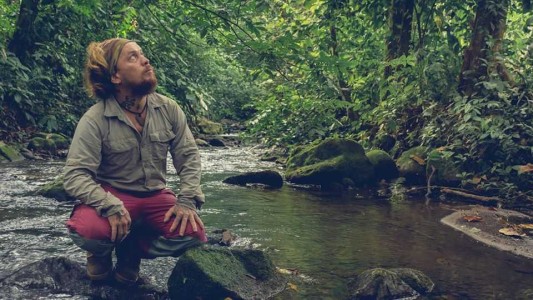 Youtuber ecologista fue a buscar semillas, una serpiente lo mordió y murió en el bosque