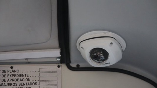 En Rosario ya son 50 los colectivos que tienen cámaras de seguridad e instalarán 100 más