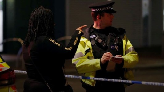 Ataque terrorista en Inglaterra: asesinaron a puñaladas a tres personas