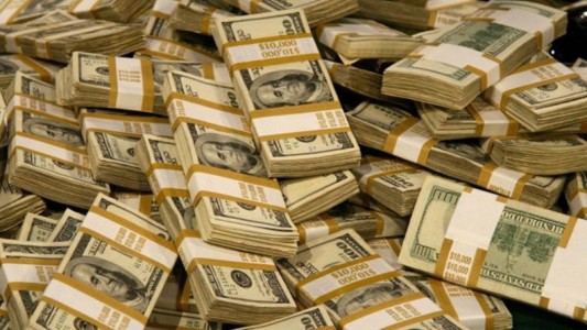 Halló en su cartera un billete de lotería olvidado: ganó US$ 11 millones