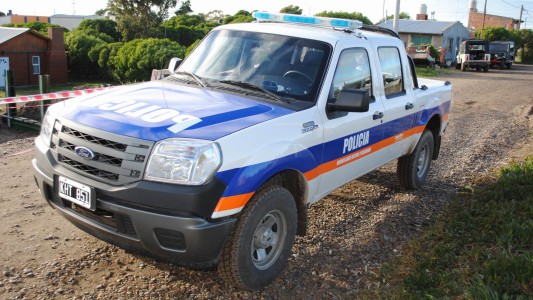 Llegó a su casa, encontró a su mujer en un trío sexual y lo mataron