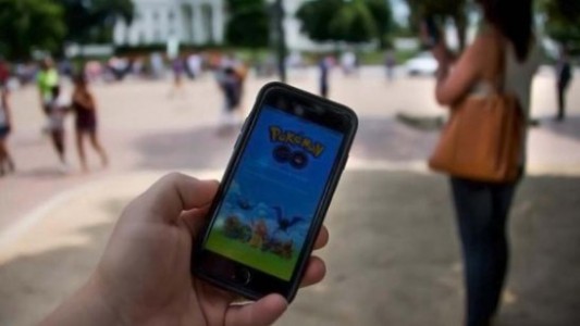 La primera víctima del Pokemon Go en Buenos Aires: le robaron el celular a un adolescente mientras jugaba