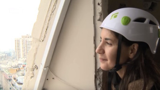 Video: vecinos suben al Obelisco para conmemorar sus 80 años