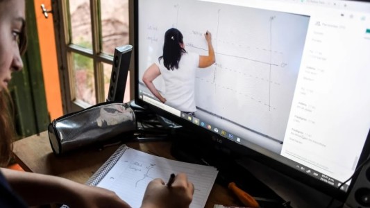 La mitad de los docentes bonaerenses tienen 100 estudiantes a cargo