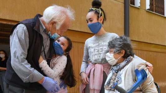 Italia pagará 1.200 euros a abuelos por cuidar a sus nietos durante la pandemia