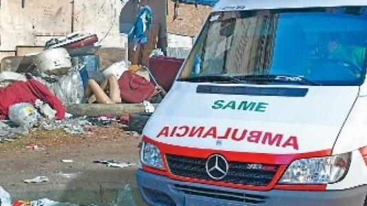 Curas villeros reclaman ambulancias para barrios populares