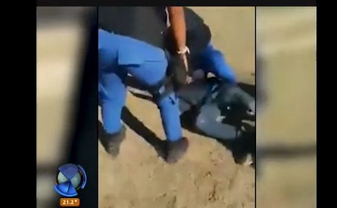 Video: policía imputado por violencia a un grupo de menores