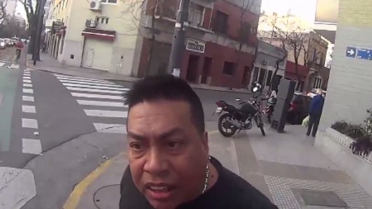 La furia de un taxista con un ciclista: "Me miraste mal"