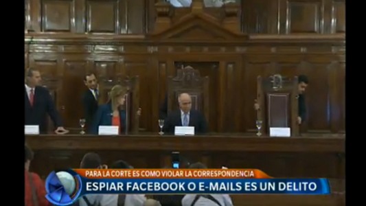 Espiar Facebook o e-mails es un delito