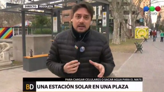 Una estación solar en una plaza de Recoleta