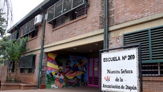 Fue a buscar a su hija al jardín cuatro horas después del horario de salida