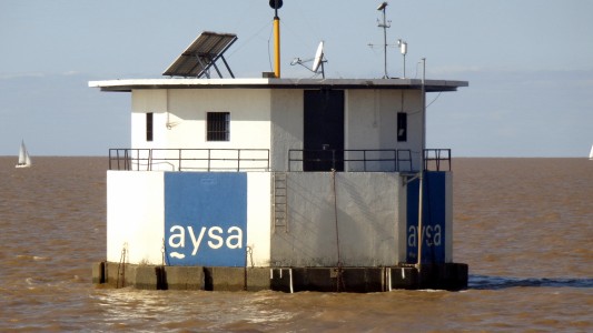 Tras quejas por mal olor del agua, Aysa explica que es por "variaciones en el Río de la Plata"