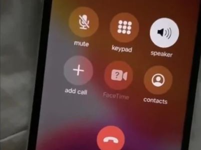 Un youtuber premió con 80.000 dólares a sus 4 seguidores con los dedos más cansados