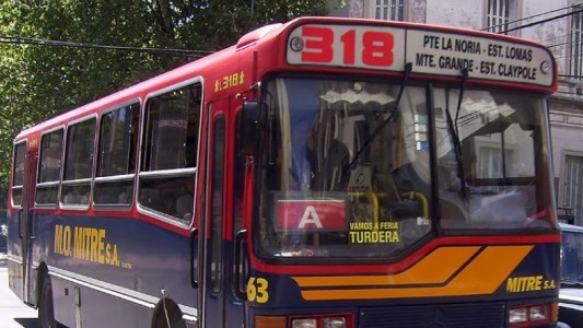 Ladrones desmayaron a golpes a un colectivero, le robaron las zapatillas y escaparon