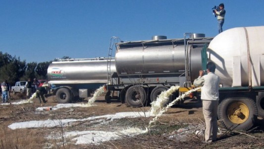 Ahora los tamberos evalúan regalar leche en Plaza de Mayo para protestar por la crisis del sector