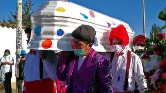 Dolor en Perú por la muerte por Covid-19 del payaso "Chupetín"